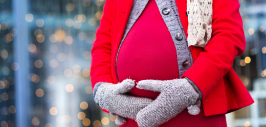 Moda ciążowa zima 2023: Najlepsze stylizacje dla przyszłych mam!