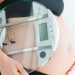 Waga w ciąży – ile można przytyć? Jak kontrolować przyrost masy ciała, aby nie przekroczyć normy?